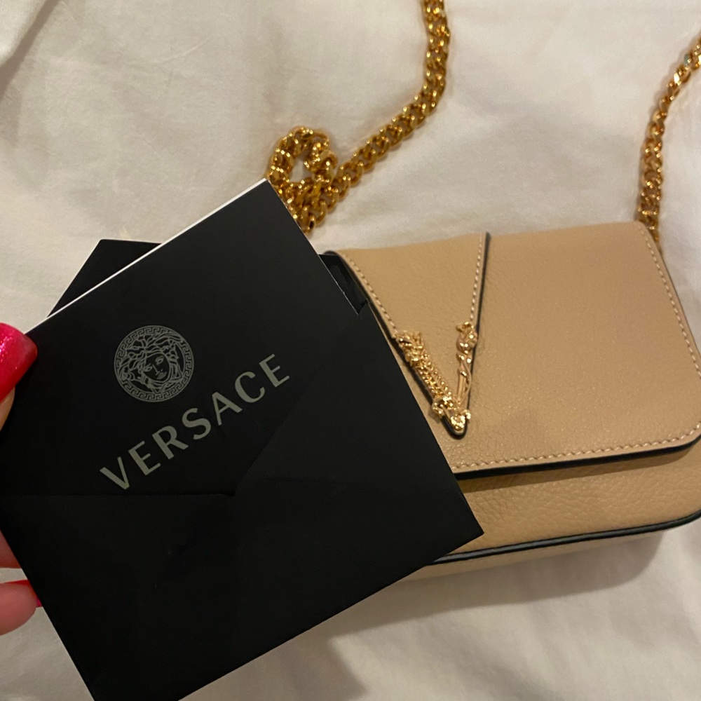 VERSACE Grainy Calfskin Virtus V Chain mini Crossbody in beige brand new